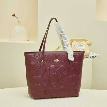 COACH TOTE BAGS
Size 30-42cm
with zipper 

110 dhs✅

Zain254
♥️♥️♥️