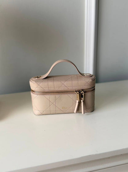 Dior 
SUPER MASTER QUALITY 
For Price 👇 WhatsApp✅
0568585901 
0507557372
0552275751 Owner Zain 👌

Zain322
♥️♥️♥️