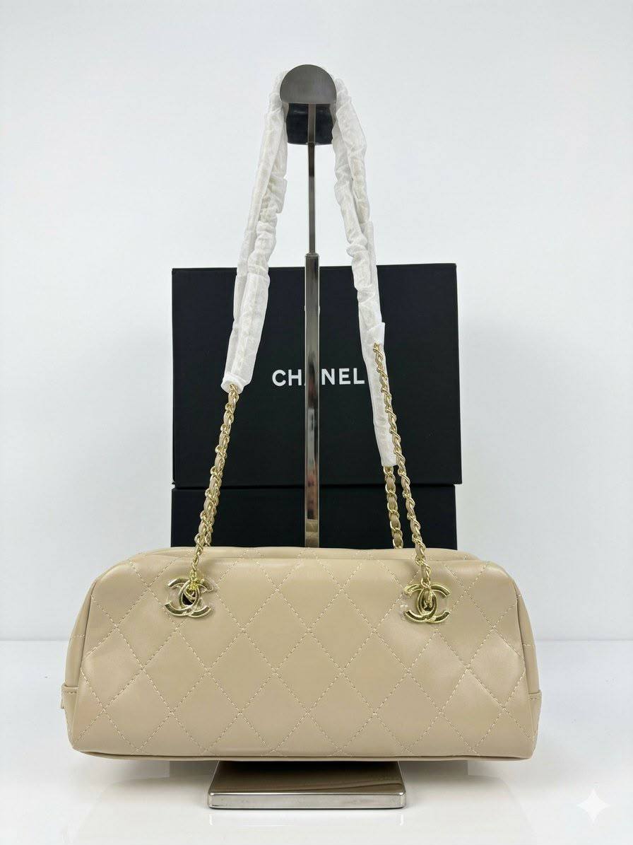Chanel Bowling Bag,
ɢᴏʟᴅʜᴀʀᴅᴡᴀʀᴇ shoulder ʙᴀɢ
ᴡɪᴛʜout ʙᴏx
ʟᴇᴀᴛʜᴇʀ

sɪᴢᴇ:30ᴄᴍ
115 dhs🇦🇪🇦🇪

Zain56
♥️♥️♥️