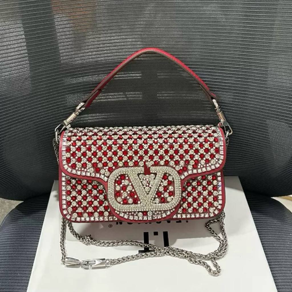 VALENTINO 

COPY ONE 

NEW CAME 

WITH BOX 
195 dhs🇦🇪🇦🇪

Zain39
Zain295
♥️♥️♥️