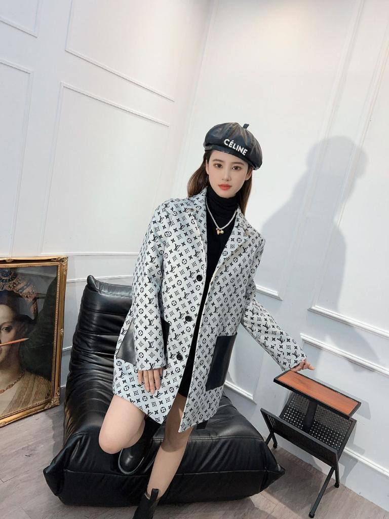 New collections 

master                                             
good pualiit 💖👌🧥🧥


AVAILABLE
290 dhs🇦🇪🇦🇪🇦🇪

size：S M L
Zain231
♥️♥️♥️
