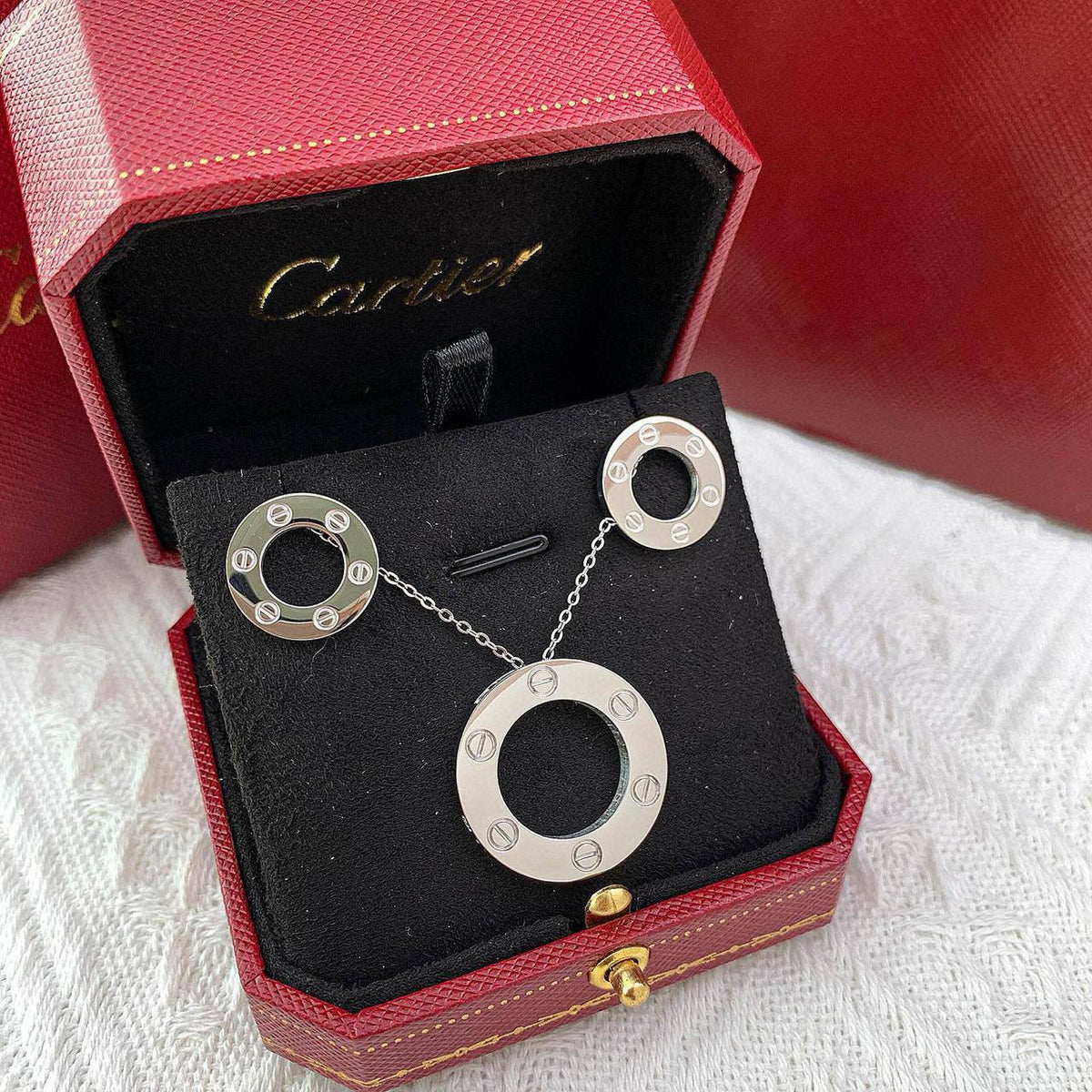 CARTIER 

MASTER
NECKLACE EARRINGS
75 dhs🇦🇪🇦🇪

WITH SMALL BOX AND PAPER BAG🎁🛍️

Zain89
♥️♥️♥️