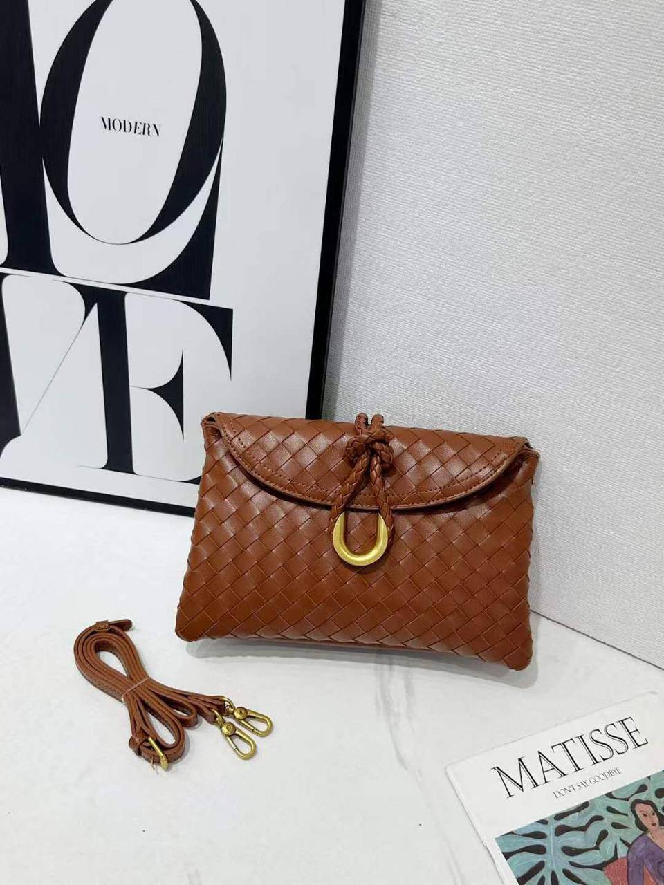 Bottega
with box🎁🎁🎁
95 dhs✅

Zain306
♥️♥️♥️