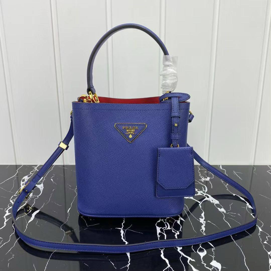 Prada

340 dhs🇦🇪🇦🇪🇦🇪


Zain153
♥️♥️♥️