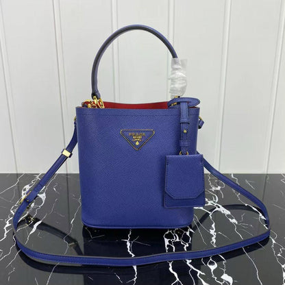 Prada

340 dhs🇦🇪🇦🇪🇦🇪


Zain153
♥️♥️♥️