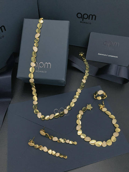 SET APM
MASTER💥💫✨
280 DHS🇦🇪🇦🇪
NECKLACE BRACELET EARRINGS RING
WITH GOOD BOX AND PAPER BAG🛍️🎁

Zain89
♥️♥️♥️