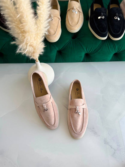 Loro Piana 
Vip quality 
Size:36 to 42
450 dhs🇦🇪🇦🇪

Zain113
♥️♥️♥️