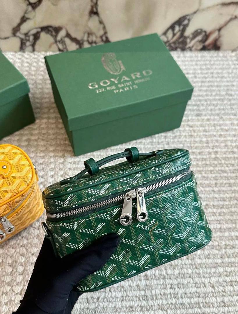 Goyard
95 dhs🇦🇪🇦🇪
with box
size 18cm

Zain26
♥️♥️♥️