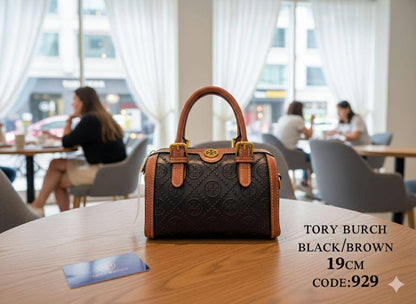 Tory burch

sɪᴢᴇ: 19cm 

ᴡɪᴛʜ BOX
🎁🎁🎁

75 dhs❤️

Zain31
♥️♥️♥️