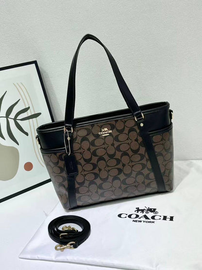 Coach
size 30cm 
good quality 
110 dhs✅

Zain278
♥️♥️♥️