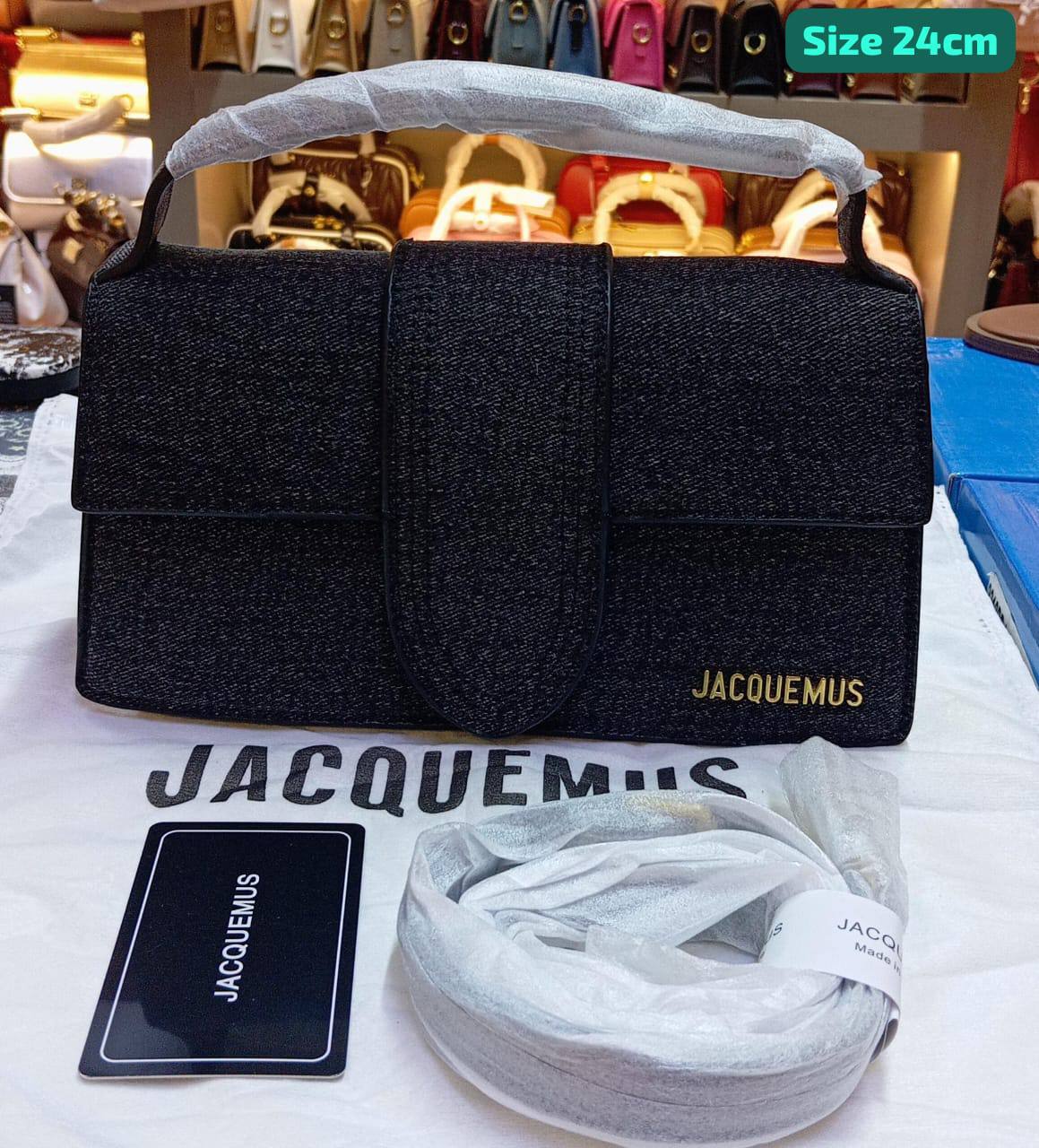 Jacquemus
Good quality 
with box 
105 dhs✅

Zain186
♥️♥️♥️