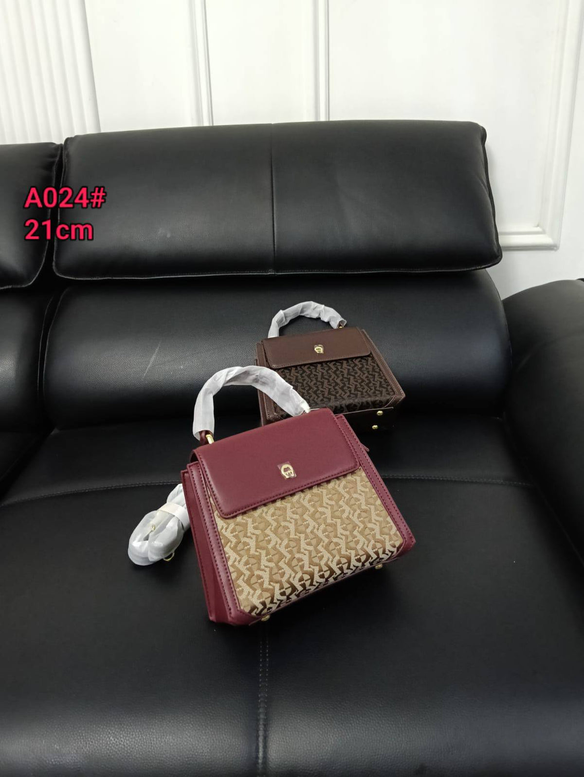 Aigner
100 dhs🇦🇪🇦🇪

size 21cm
High quality

Zain26
♥️♥️♥️