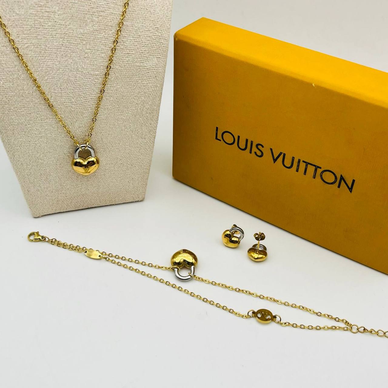 New arrival LV Stainless steel with 18k gold plated set of 3, 
55 dhs🪙🌨️
65 dhs🪙🌨️

with LV box and paperbag
🎁🎁🎁

Zain243
♥️♥️♥️