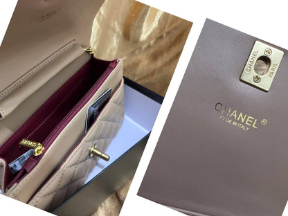 Chanel

75 dhs❤️

with box
🎁🎁🎁

size 20cm

Zain26
♥️♥️♥️
