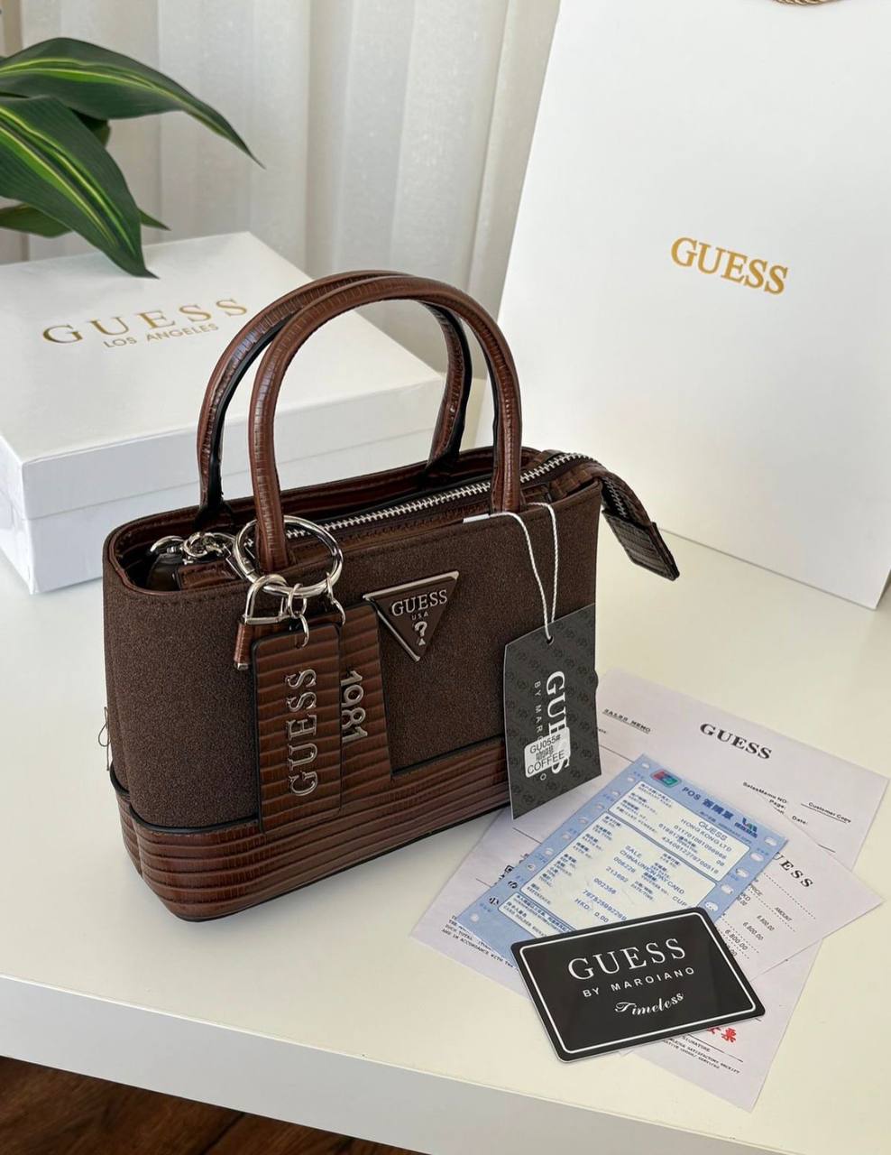 Guess
100 dhs✅
size：22cm

Good-quality 

with box
🎁🎁🎁

Zain35
♥️♥️♥️