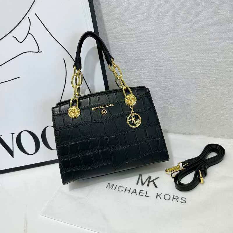 MK
90 dhs💓
size 24cm

Zain26
♥️♥️♥️