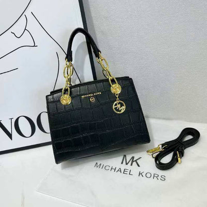 MK
90 dhs💓
size 24cm

Zain26
♥️♥️♥️