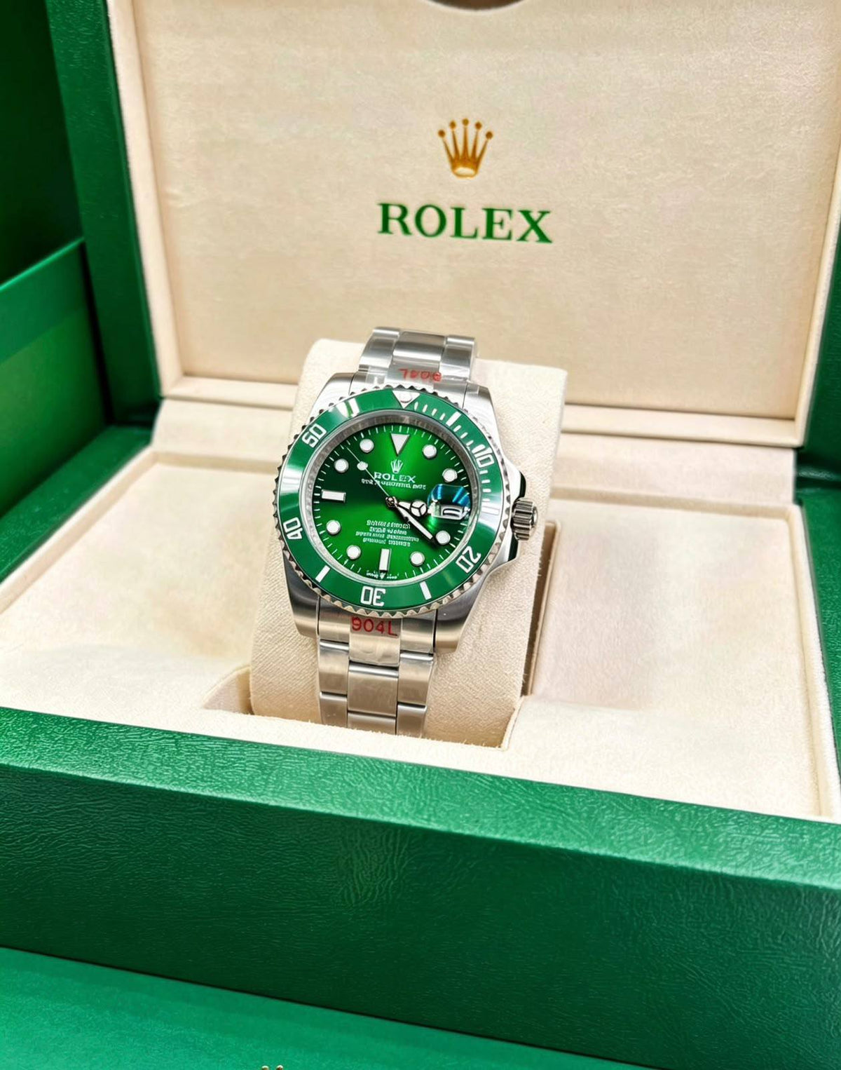 Rolex

235 dhs🇦🇪🇦🇪

with box

Zain85
♥️♥️♥️