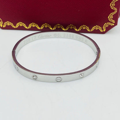 Cartier classic bangle 
Stainless steel and non tarnish 
30 dhs✅✅
40 dhs✅✅ with normal box 

Zain243
♥️♥️♥️