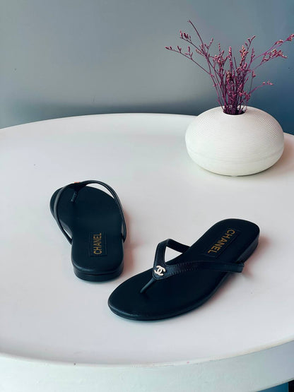 Chanel 🌴
Size 36-41
_Super master high quality_🪡
400 dhs💓

Zain176
♥️♥️♥️