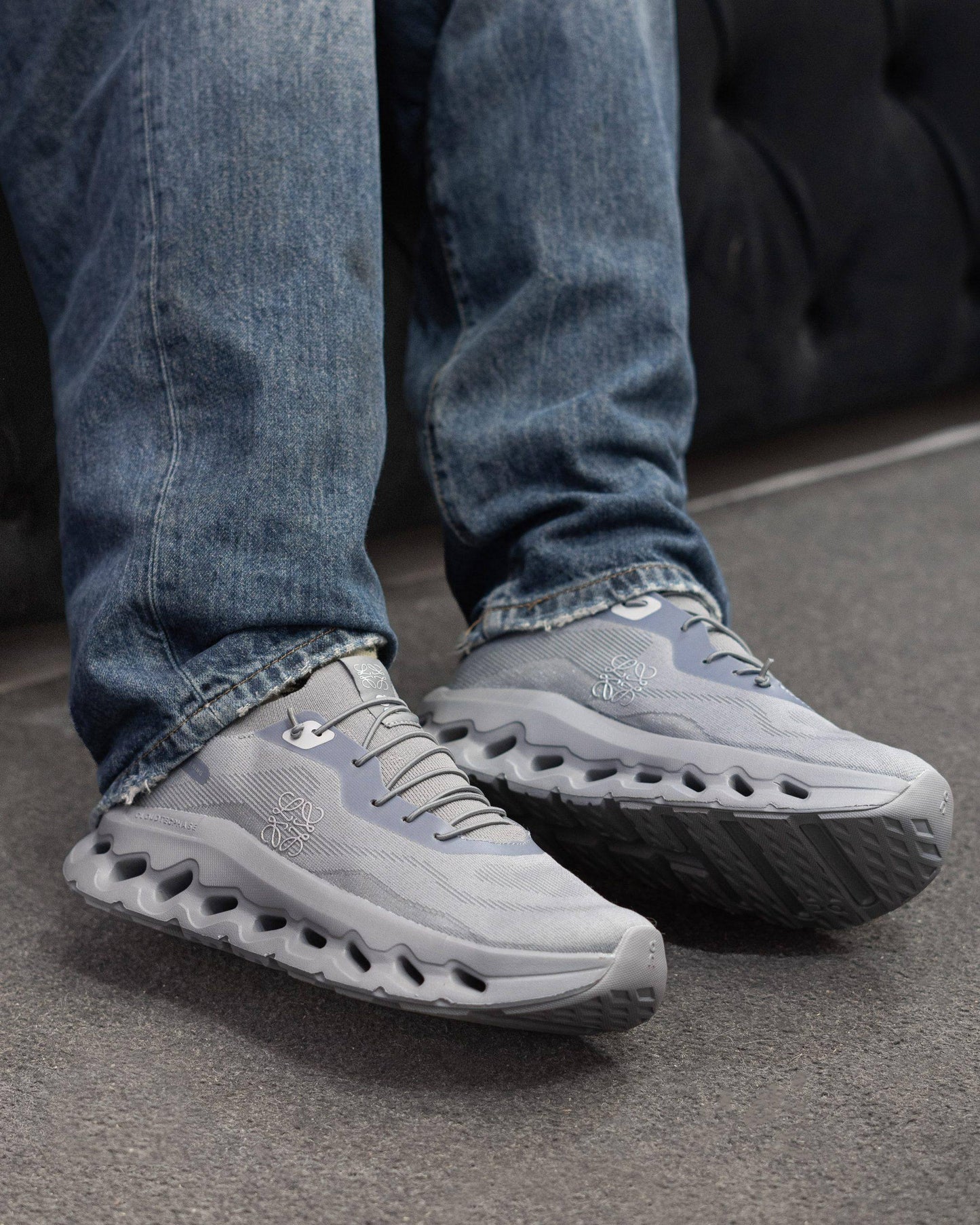 On Running Cloudtilt LOEWE Slate Grey，
Size 36-45 ，
240 dhs🗽

Zain18
♥️♥️♥️
