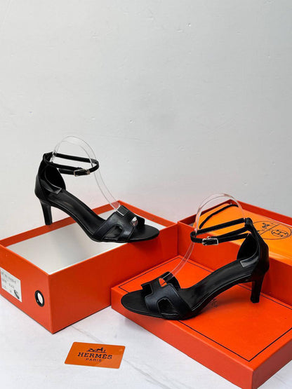 Hermes
New arrived 
size 36 to 41
110 dhs❤️

Zain21
♥️♥️♥️