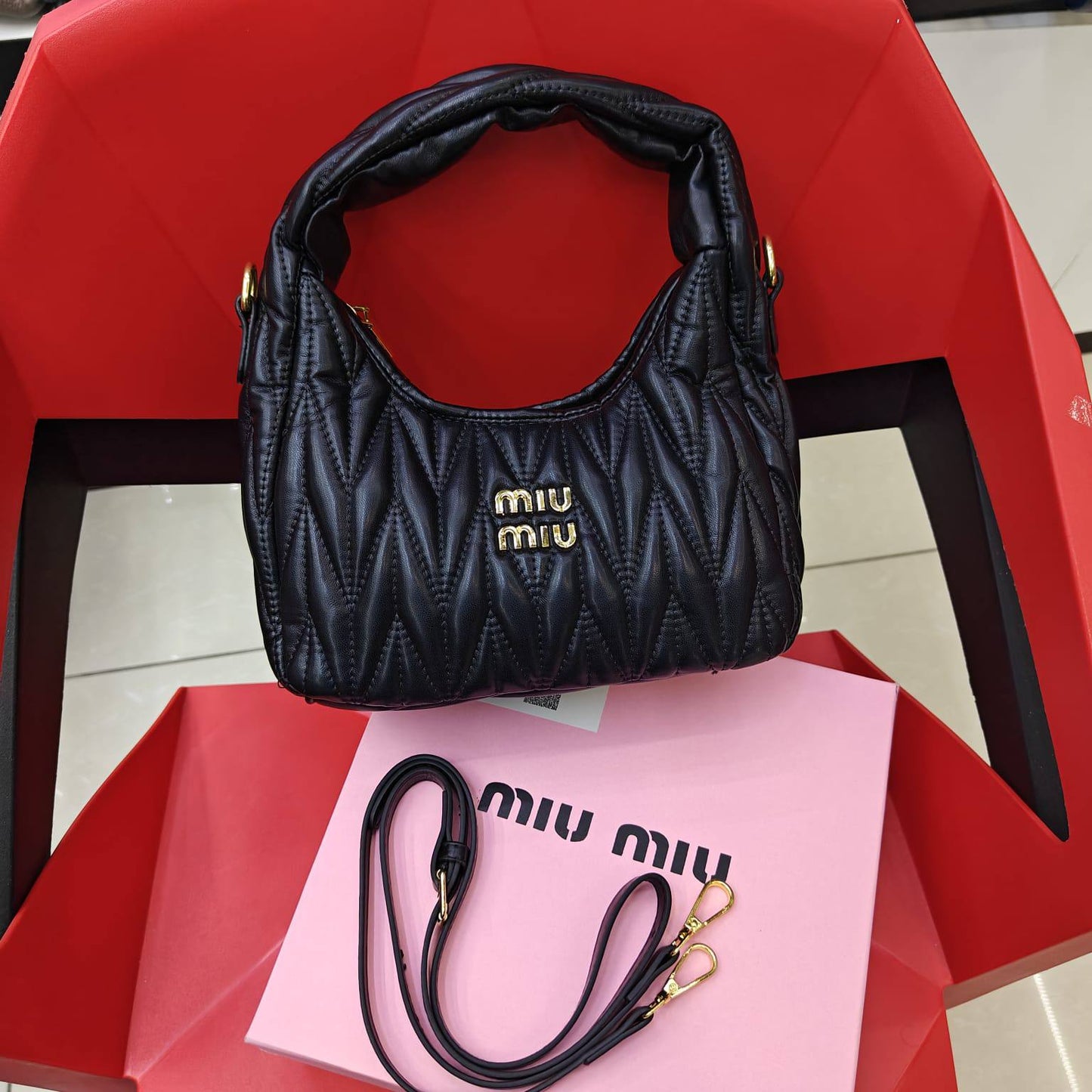 miu miu 
85 dhs🪙🌨️

with box
🎁🎁🎁

Zain235
♥️♥️♥️