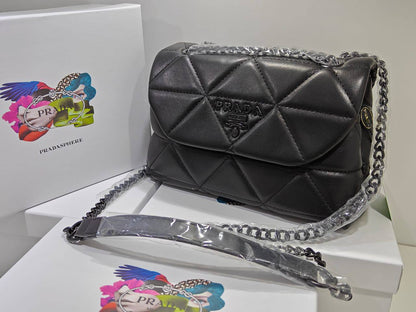 Prada
95 dhs✅ 
with box

Zain235
♥️♥️♥️