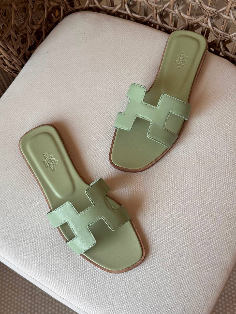 🩶✨  HERMES  ✨🩶
🤩 Available New Arrival 🤩
😍😍 Super Master Quality 😍😍
👠 Size: 36 to 41
💎 Premium Quality
450 dhs✅

Zain198
♥️♥️♥️