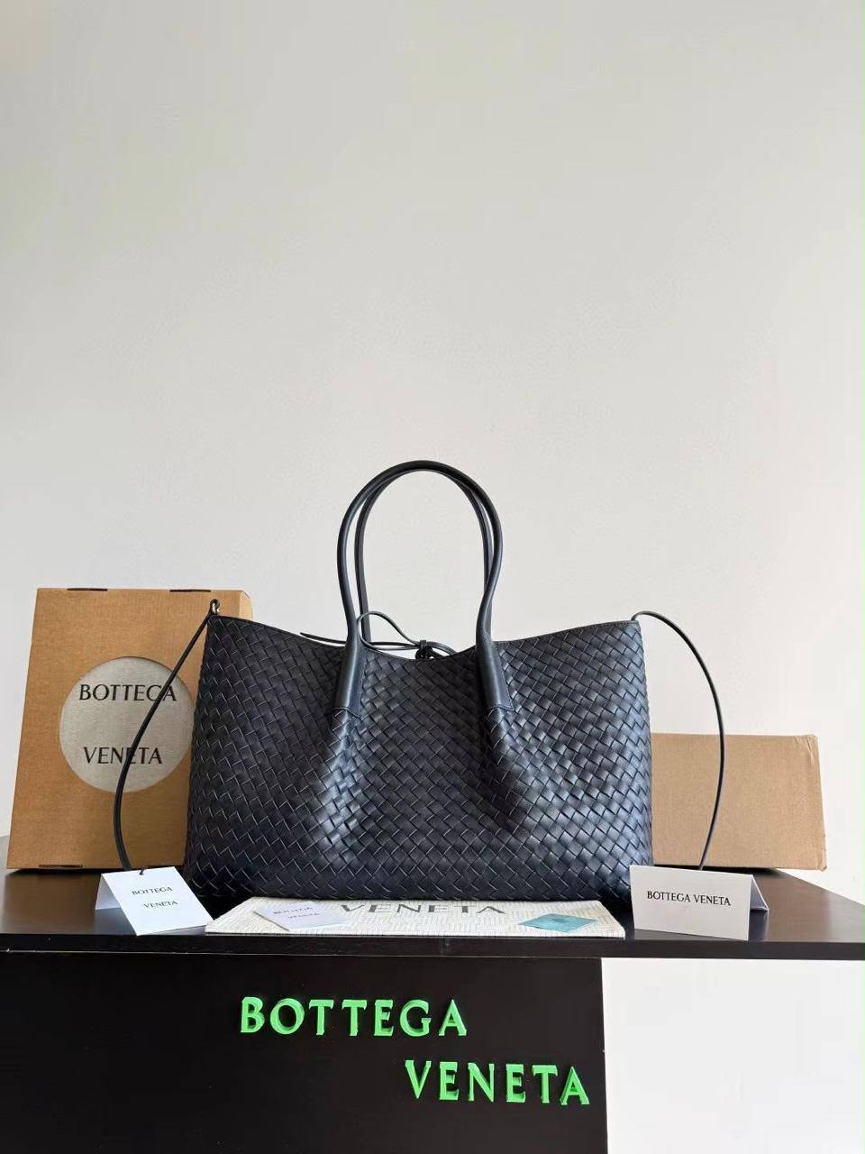 Bottega Veneta Pinacoteca tote bag 

For Price 👇 WhatsApp✅
0568585901 
0507557372
0552275751 Owner Zain 👌

Zain71
♥️♥️♥️