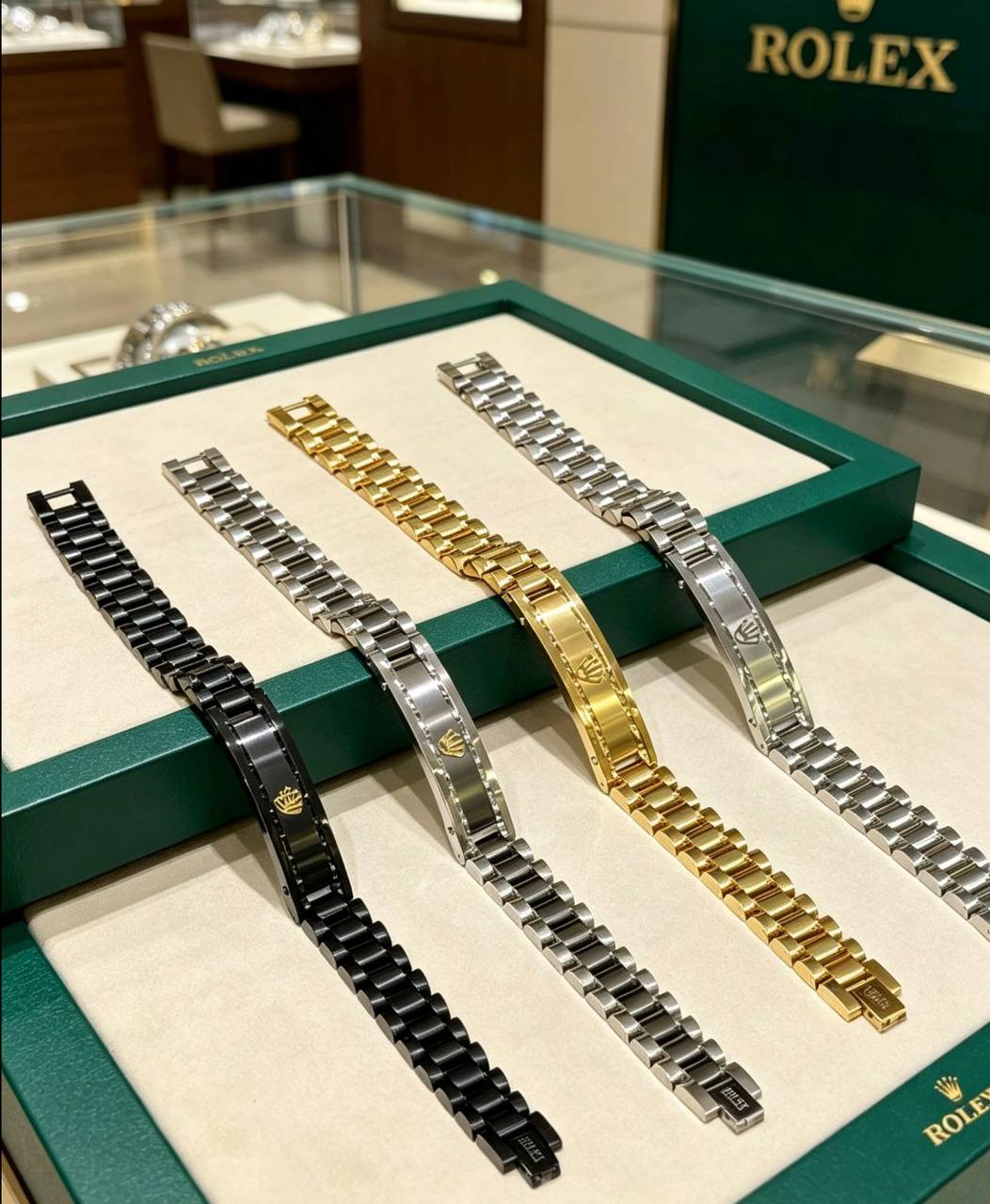 Men’s bracelet ❤️‍🔥*
Stainless steel 💯
Non tarnish 💥
One year warranty 💯
With black boxes 🗃️ 
40 dhs✅

Zain216
♥️♥️♥️