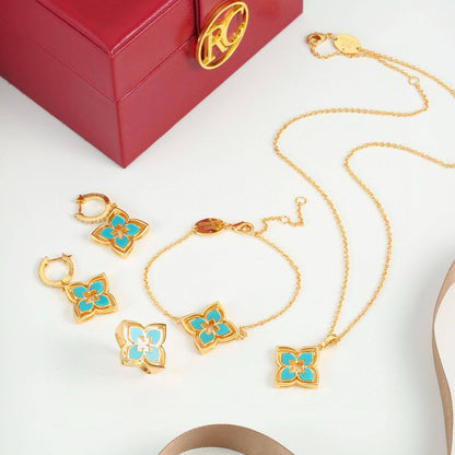 RC SET 
MASTER🛍️🎁
NECKLACE BRACELET EARRINGS RING 
170 DHS✅
WITH NORMAL BOX AND PAPER BAG🎁🛍️

Zain89
♥️♥️♥️