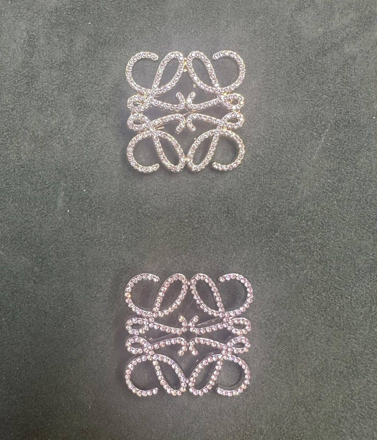 New arrival branded brooches 
30 dhs✅✅
35 dhs✅✅ with box 

Zain243
♥️♥️♥️