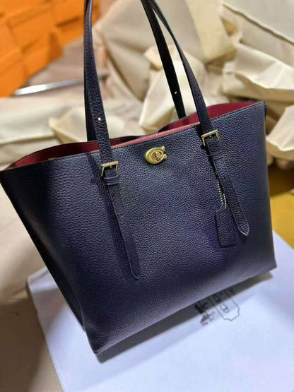Coach
100 dhs✅

Zain203
♥️♥️♥️