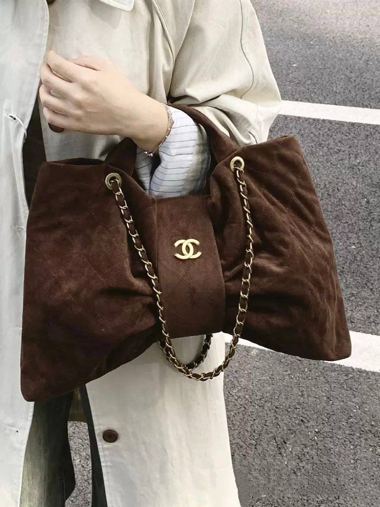 CHANEL 
COPY ONE 
SPECIAL  
OFFERS 
130 dhs✅

Zain39
♥️♥️♥️
