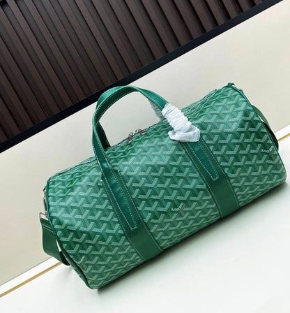 GOYARD TRAVELING BAG
 GOOD QUALITY 
120 dhs🪙🖤
40CM

Zain39
♥️♥️♥️