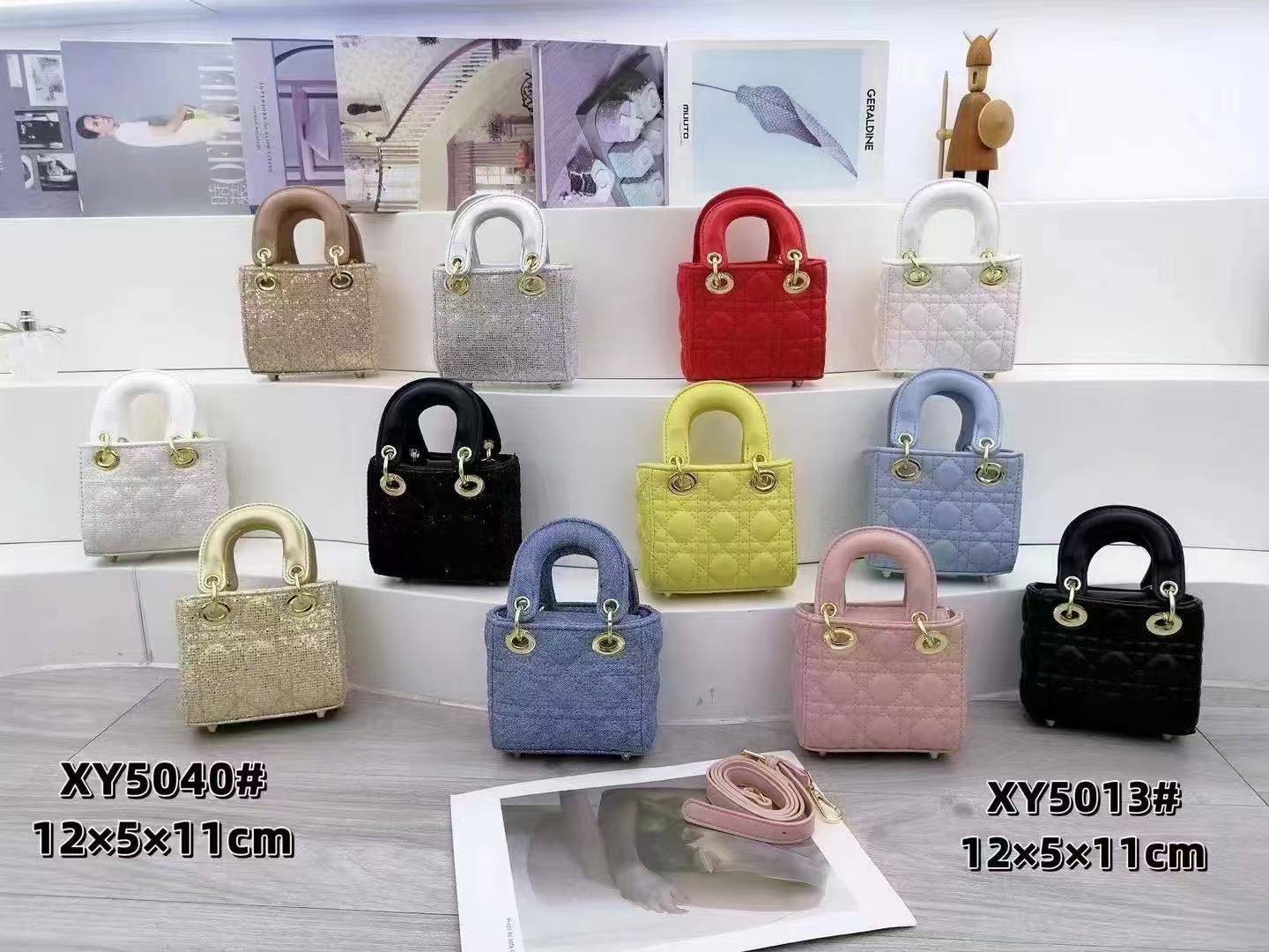 Dior
Small Size
60 dhs🌺

Zain143
💓💓💓
