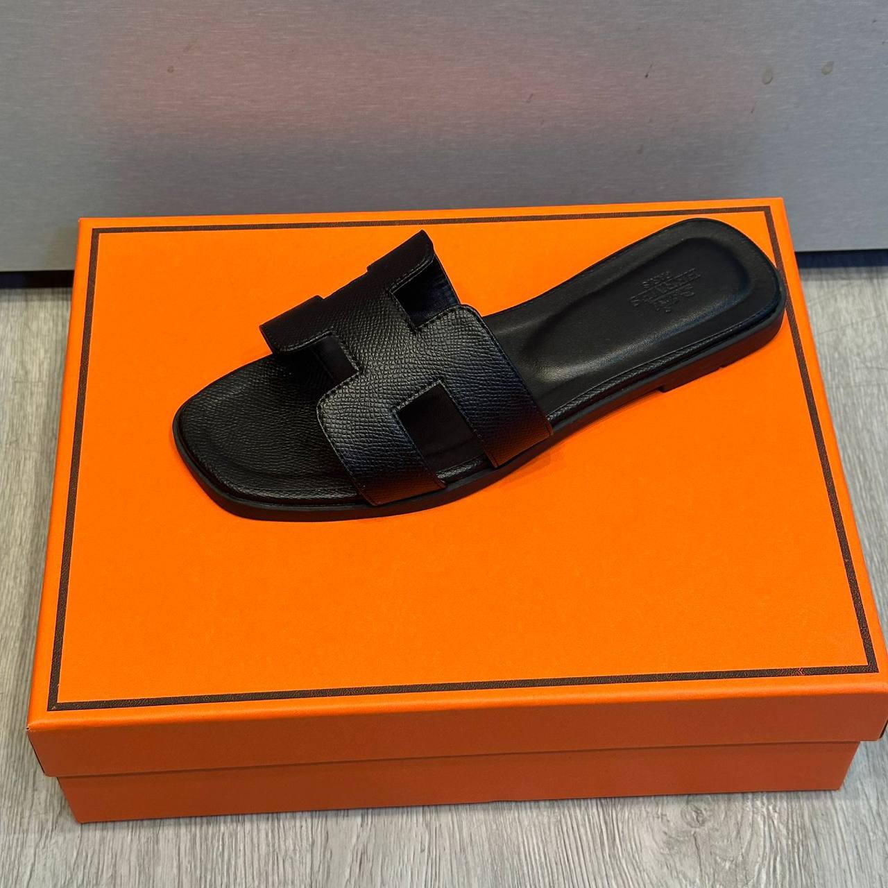 Hermes 

Size 36 to 42 
100 dhs✅

Zain183
♥️♥️♥️