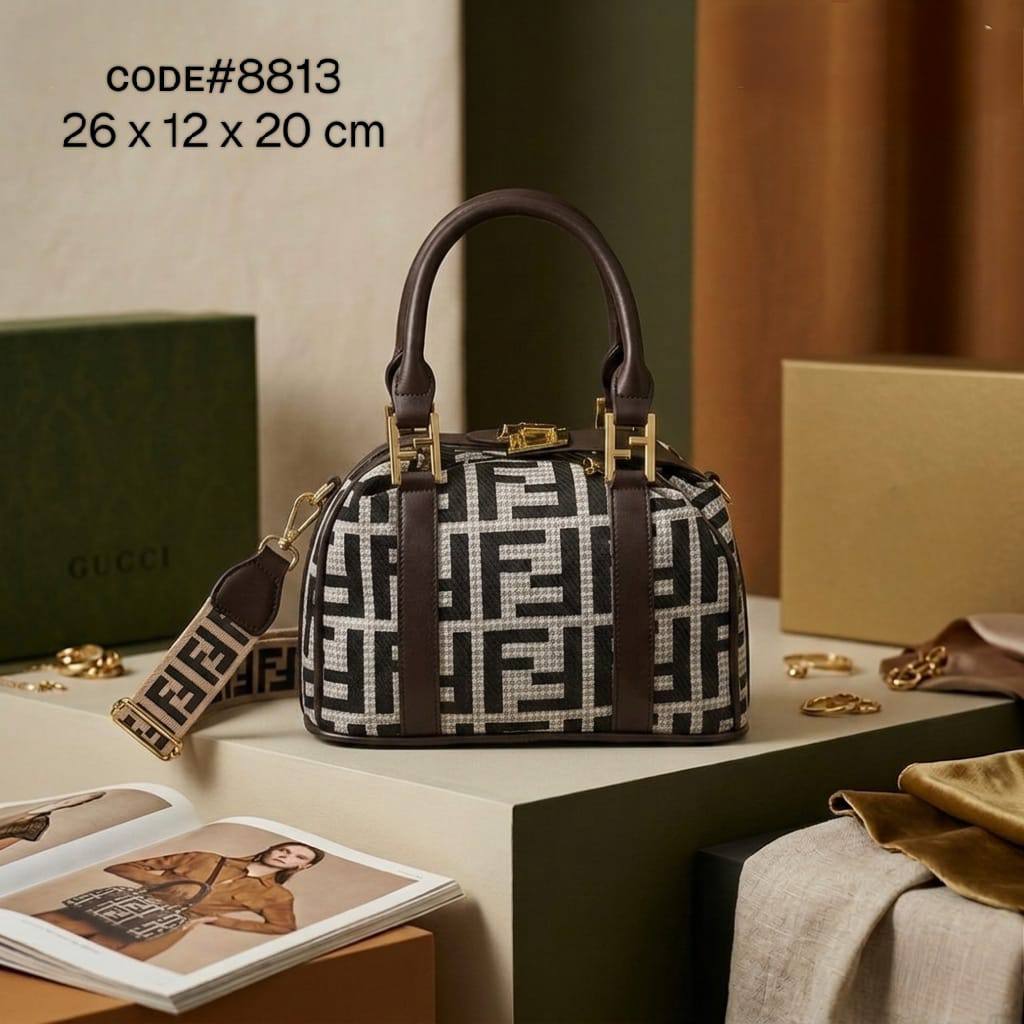 FENDI ʙᴏsᴛᴏɴ ʙᴀɢ
FF ᴊᴀᴄǫᴜᴀʀᴅ ғᴀʙʀɪᴄ
ᴡɪᴛʜ ʟᴏɴɢ ᴛʀɪᴍ ʙᴇʟᴛ sᴛʀᴀᴘ
sɪᴢᴇ : 26 cm

75 dhs✅

Zain31
♥️♥️♥️