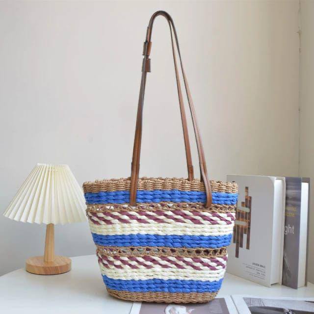 LOEWE BEACH BAG 
GOOD QUALITY 
75 dhs💓

Zain17
♥️♥️♥️