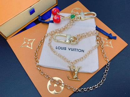 75 DHS❣️
KEYCHAIN AND BAG CHARM
WITH SAME BOX AND PAPER BAG 🛍️🎁

Zain89
♥️♥️♥️