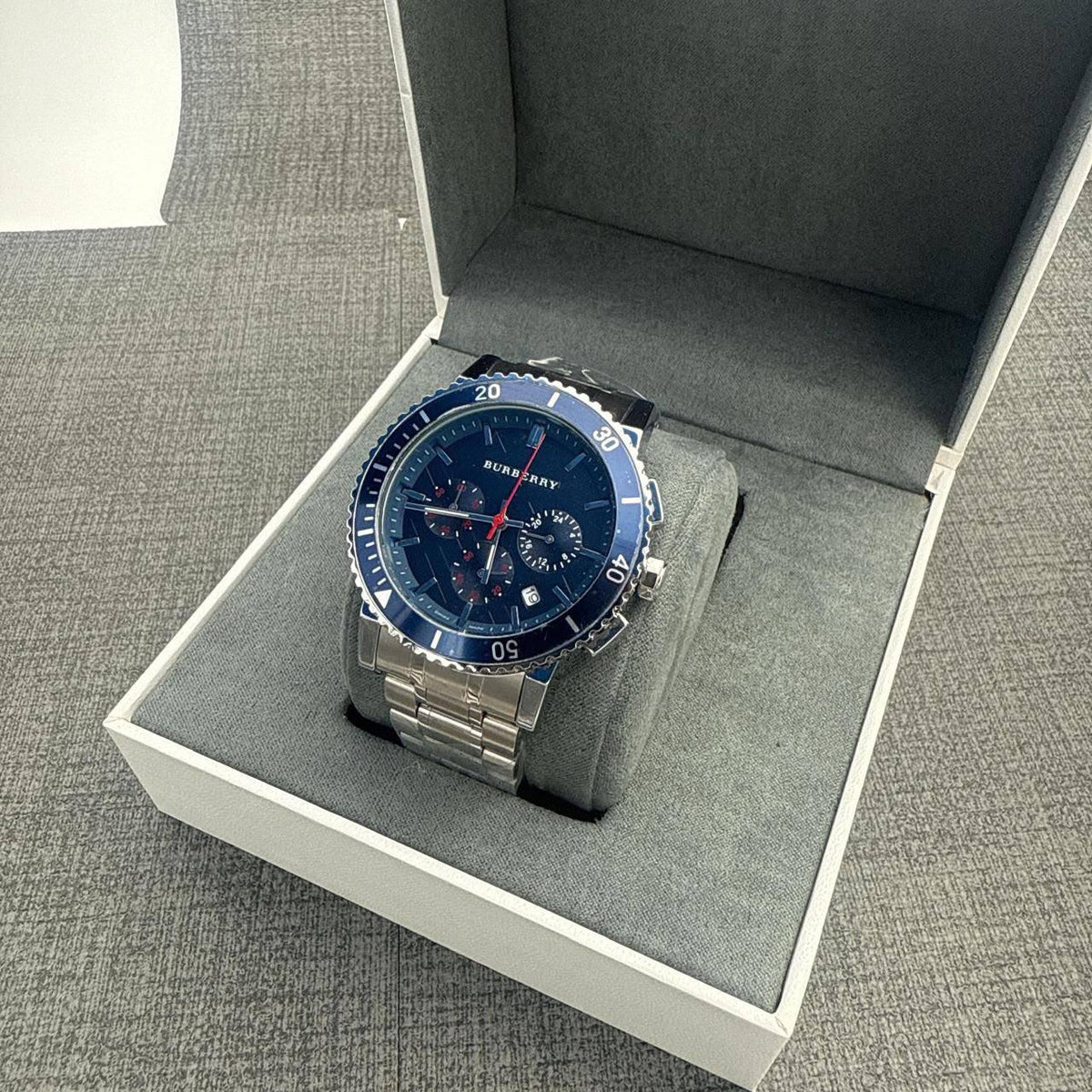 Stop watch

Rolex 
Tissot
Franck muller 
Burberry
Versace 
Omega
Armani
Gucci

80 dhs

Zain45
♥️♥️♥️