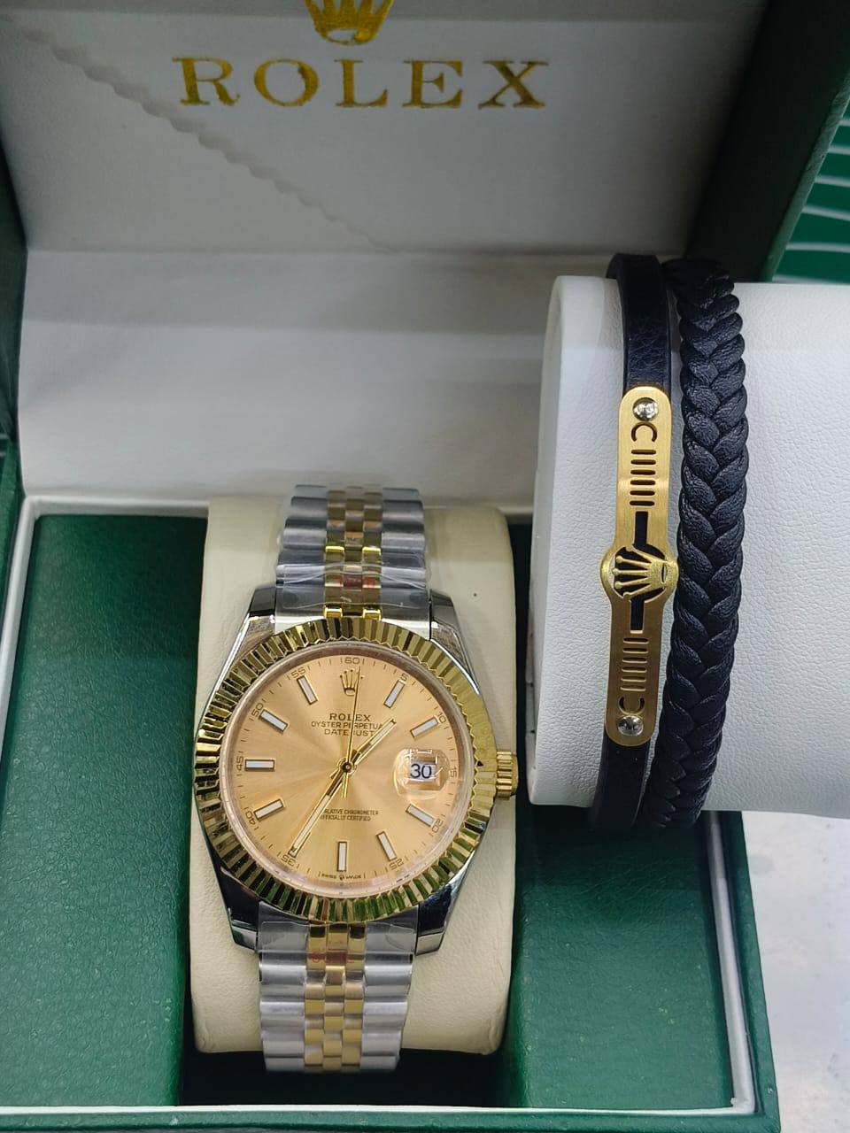 Rolex 
automatic for man 
230 dhs✅
with bracelet

Zain25
♥️♥️♥️