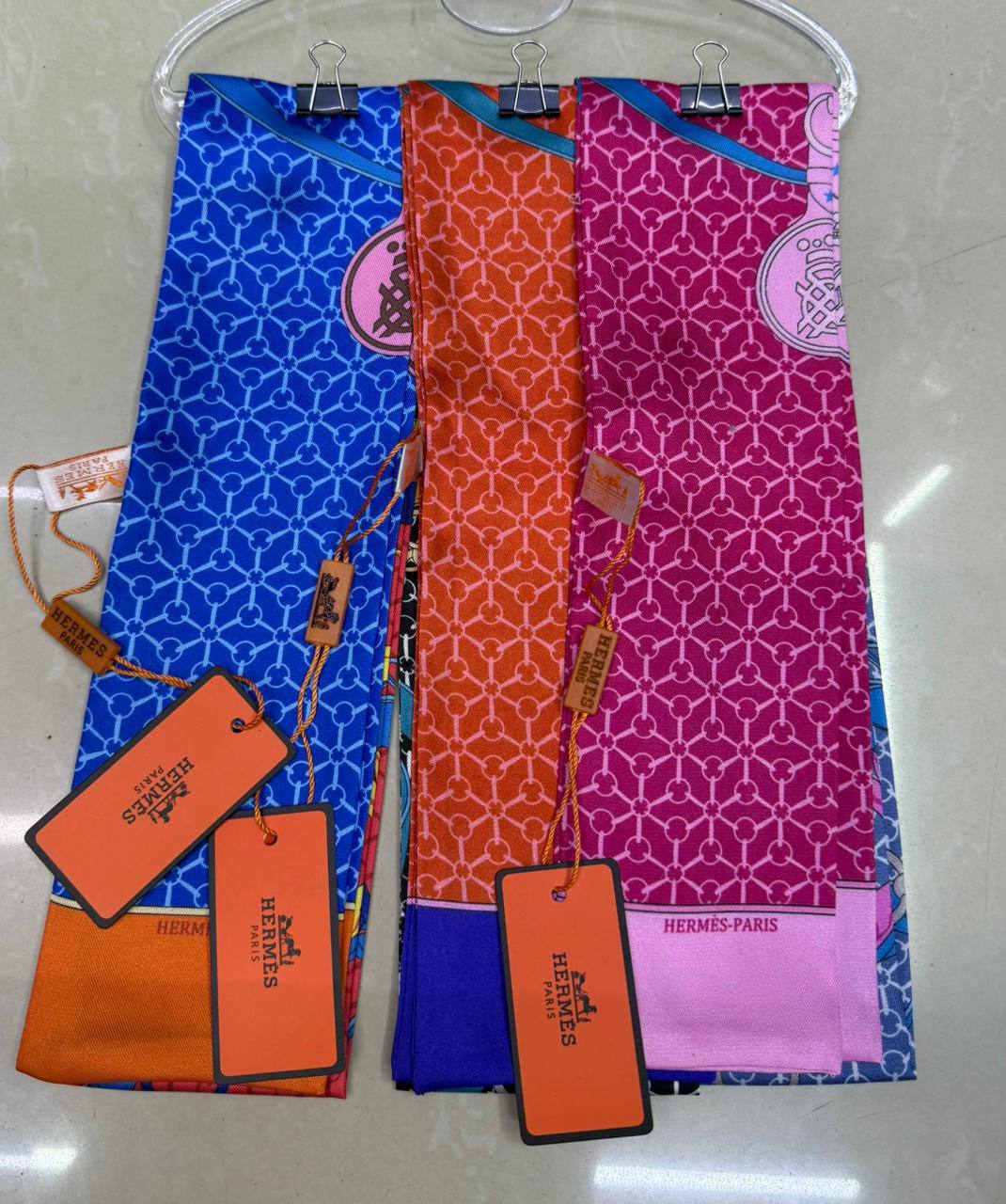 Silk   Bag scarf 
20 dhs💓

Zain93
♥️♥️♥️