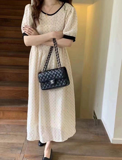 Chanel
120 dhs✅
Size：25cm
Good-quality with box

Zain35
♥️♥️♥️
