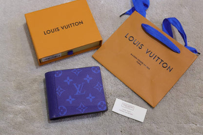 LV 
Master Wallet
120 dhs✅

Zain33
♥️♥️♥️