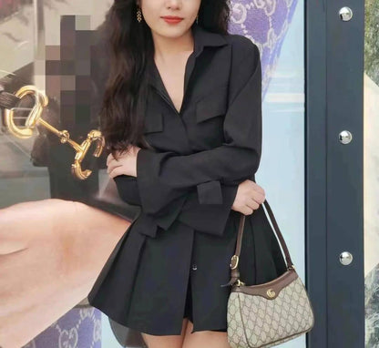 Gucci

90 dhs✅

Good  quality

Size: 25cm

with box
🎁🎁🎁

Zain74
♥️♥️♥️