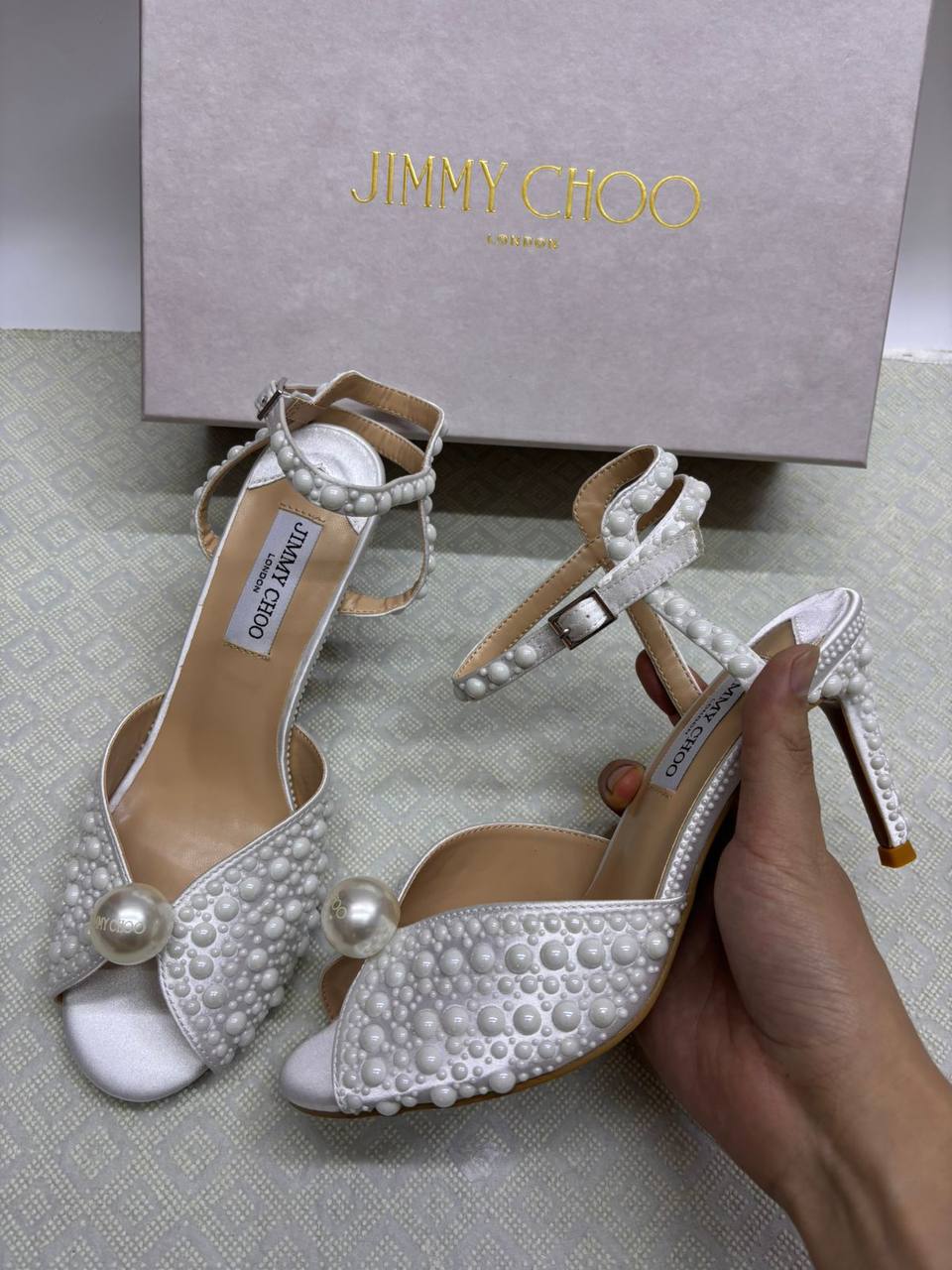 Jimmy Choo
Size 36-41
140 dhs✅

Zain145
♥️♥️♥️