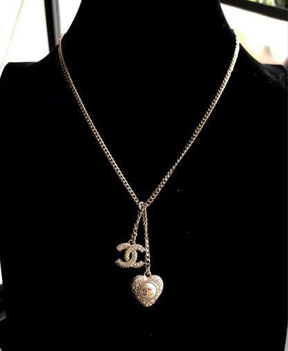 CHANEL 
Necklace 😍
Earring 🐦‍🔥
Bracelet 🦋
Master quality 💯
With normal boxes 🗃️ 
130 dhs🇦🇪🇦🇪

With master box 📦 
160 dhs🇦🇪🇦🇪

Zain216
♥️♥️♥️