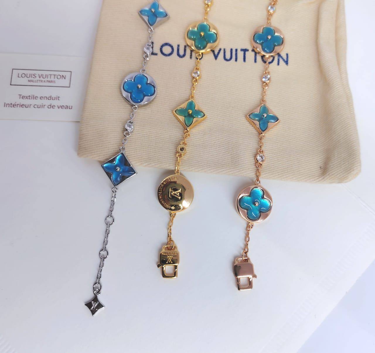LV SET❤️‍🔥*
Necklace 🦋
Bracelet 🌸
Earring 🌊
Master quality 💯
With normal boxes 🗃️ 
150 dhs❣️
With master box 📦 
170 dhs❣️

Zain216
♥️♥️♥️